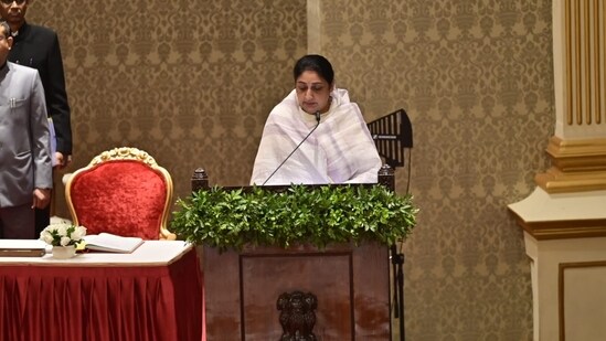 Sunetra pawar oath 1769860144545 1769860162976