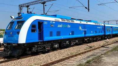 2comb4k asias 1st hydrogenpowered train 625x300 09 July