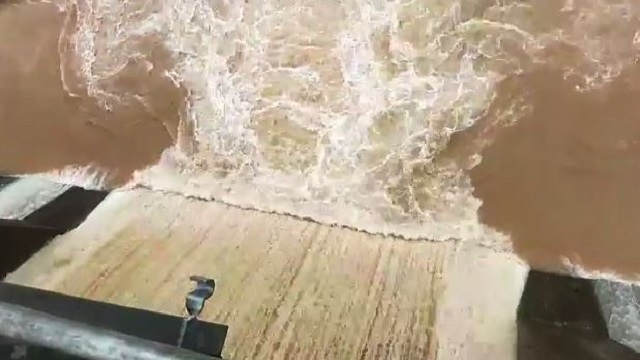 Dam m