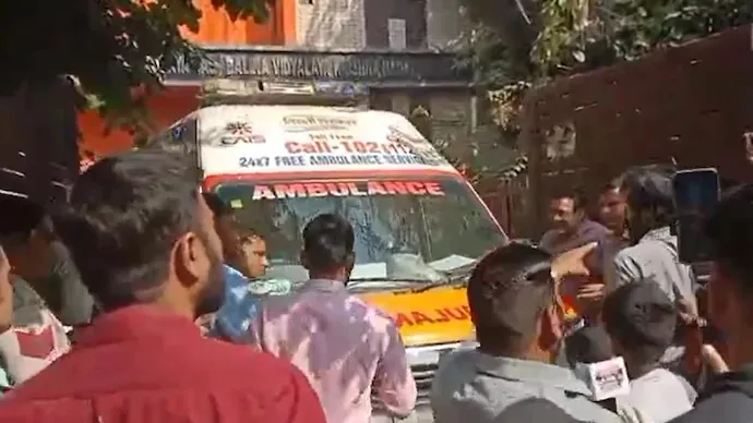 1792838463 1792838227 delhi